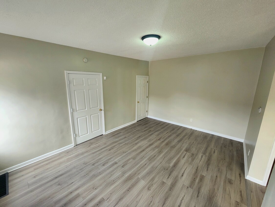 Building Photo - 2808 Iowa Ave