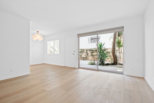Building Photo - 847 6th St