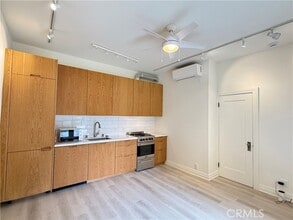 Building Photo - 706 6th Ave