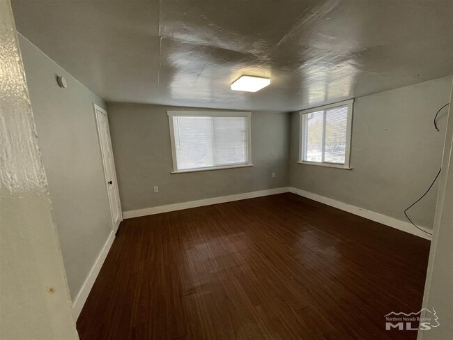 Foto del edificio - 528 E 7th St