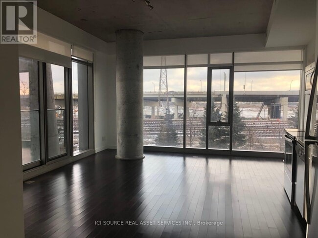 Photo du bâtiment - 70 Distillery Lane