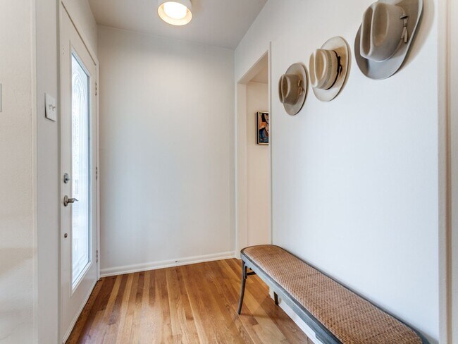 Foto del edificio - CHARMING MID-CENTURY RANCH HOME IN ALAMO H...