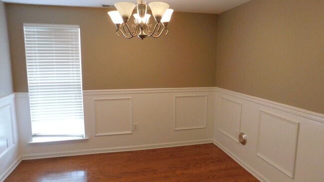 Building Photo - 206 Park Village Cir