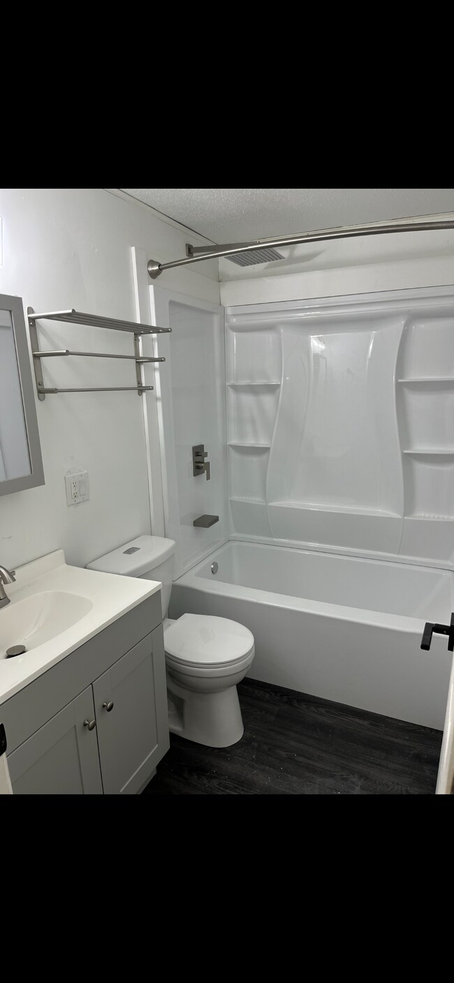 Foto del edificio - 809 Trumbull Dr