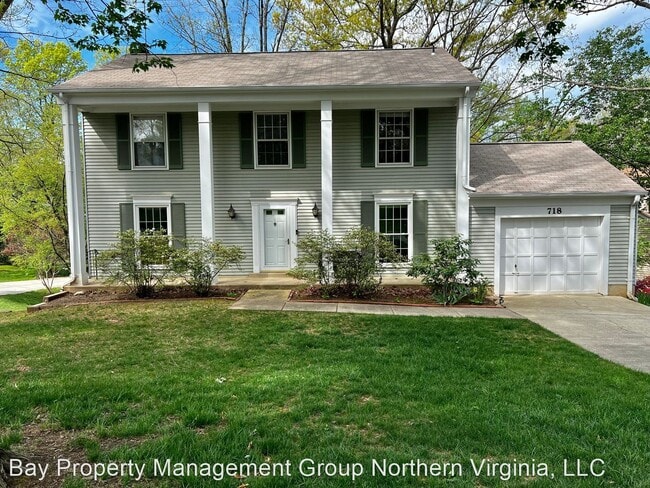 Building Photo - 3 br, 2.5 bath House - 718 UPHAM PL