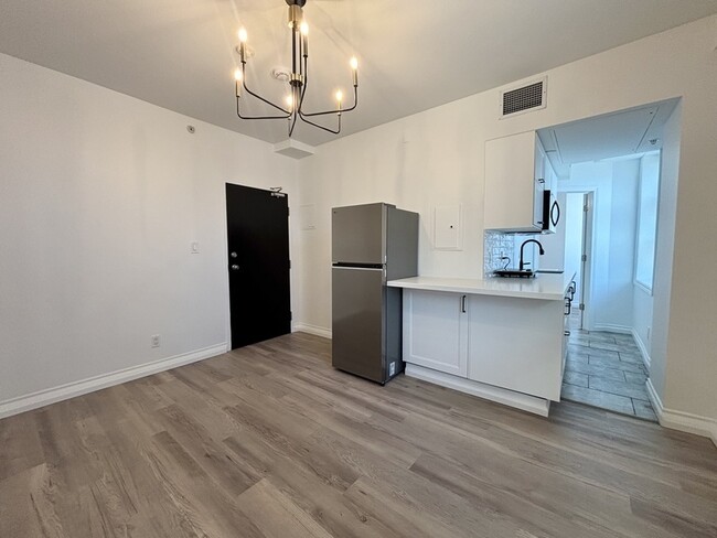 Building Photo - 259 St Paul St