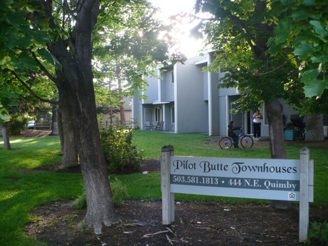 Foto principal - 444 NE Quimby Ave