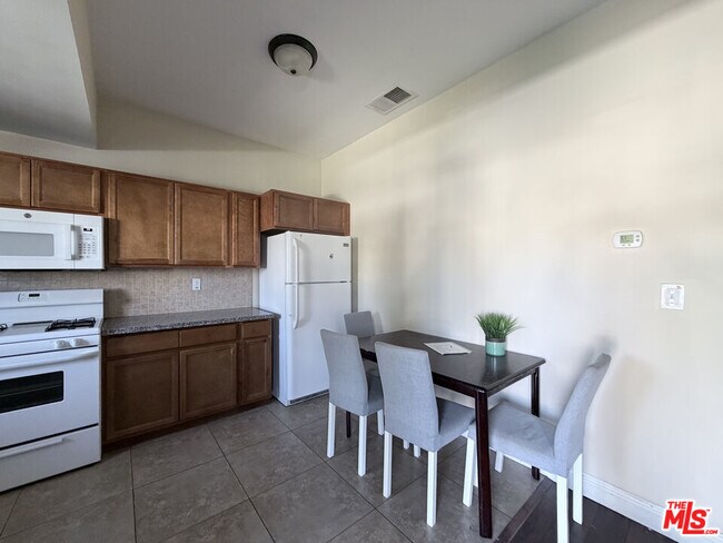 Foto del edificio - 1254 W 37th Dr