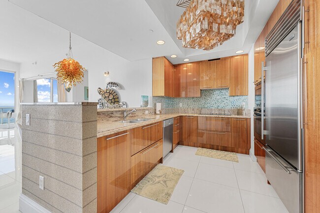 Building Photo - 2700 N Ocean Dr
