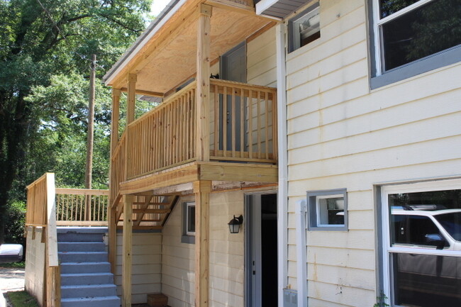 Foto del edificio - Upstairs Apartment near school & hospital