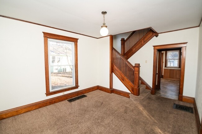 Building Photo - 4 bedroom / 1.5 bath home for rent in Valparaiso