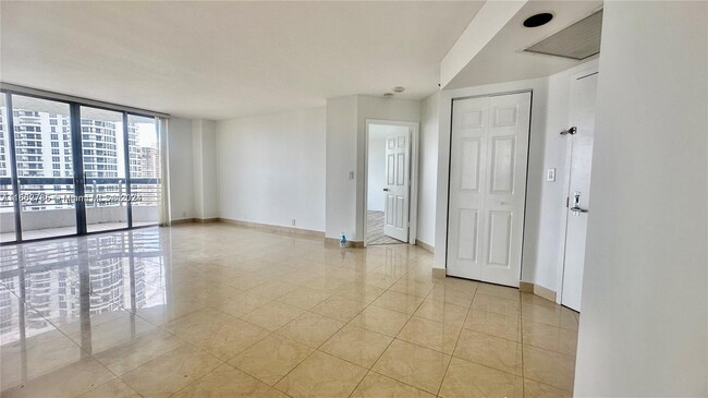 Building Photo - 3530 Mystic Pointe Dr