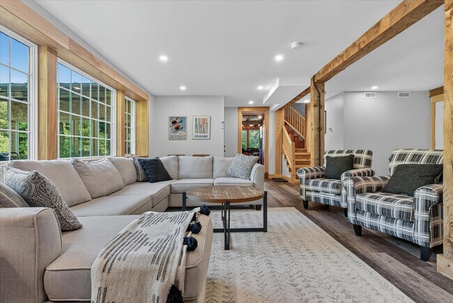 Foto del edificio - 782 Woods Hill Rd