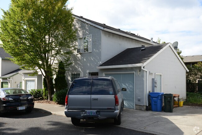 Building Photo - 4600 SE Ina Ave