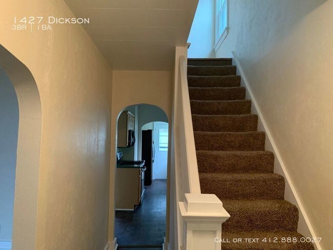 Building Photo - Three Bedroom In the  Northside
