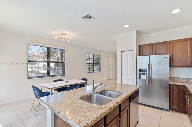Building Photo - 3 br, 2.5 bath House - 3351 NW 10th Ave # ...
