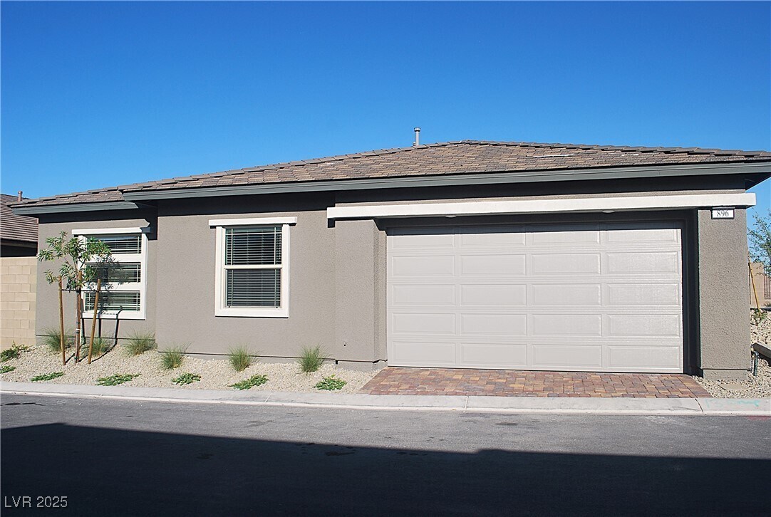 Foto principal - 896 Kings Clf Ln