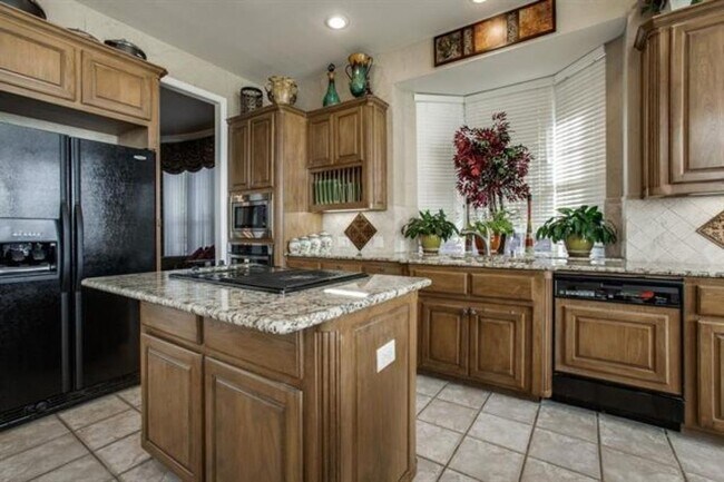 Kitchen - 7712 Saragosa Creek Dr