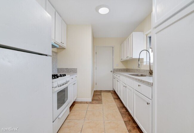 Foto del edificio - 2 br, 1 bath Duplex - 1810 East 16th Stree...