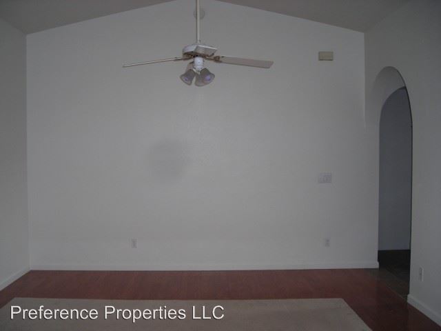 Building Photo - 761 Charles Dr