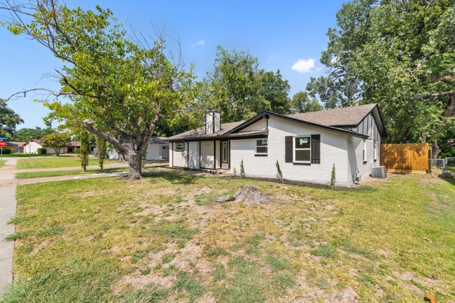 Building Photo - 1414 Timberlake Cir