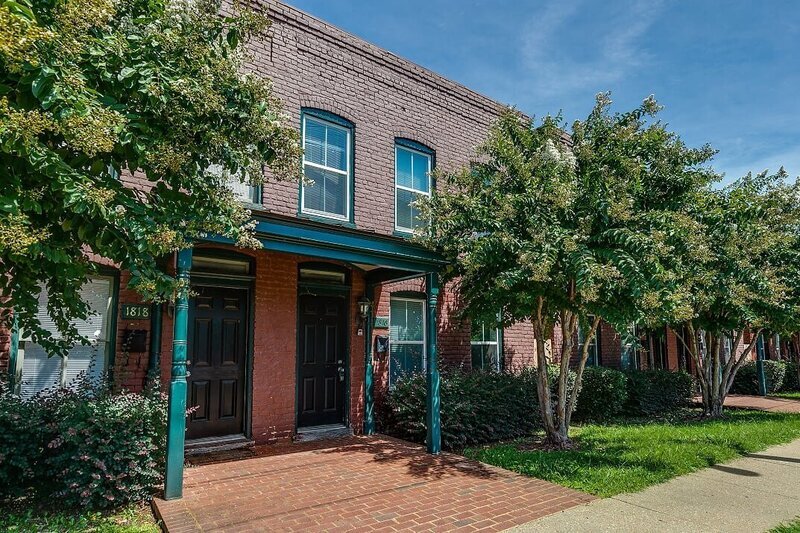 Primary Photo - 1816 Parkwood Ave