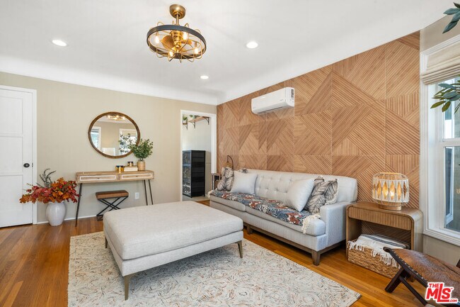 Foto del edificio - 1332 Ocean Park Blvd