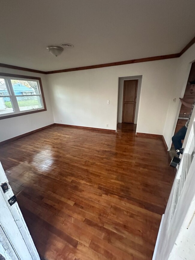 Building Photo - 2 BR 1 Bath in the '07!