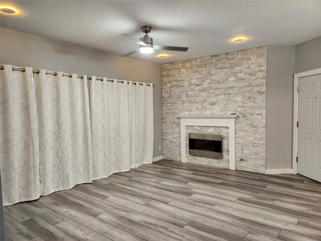 Building Photo - 6500 Harbor Town Dr
