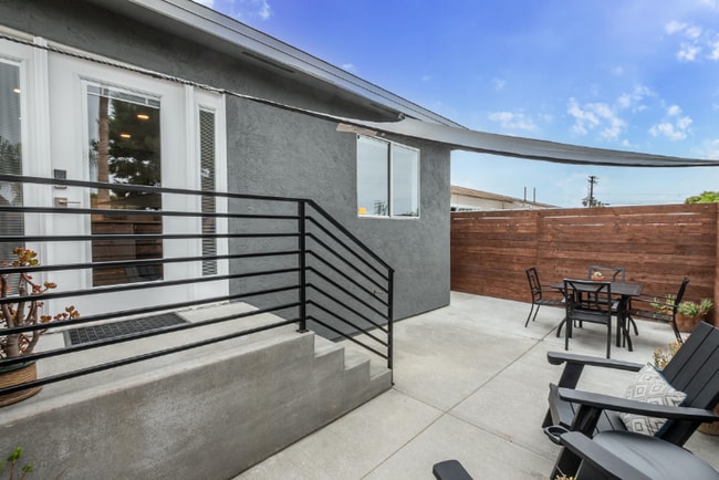Building Photo - 630 Santa Fe Dr