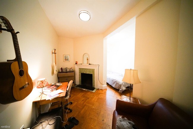 Foto del edificio - 6 br, 2 bath House - 46 Ashford St