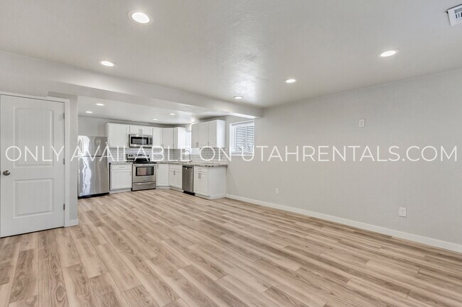 Building Photo - 3306 N Fairfield Rd