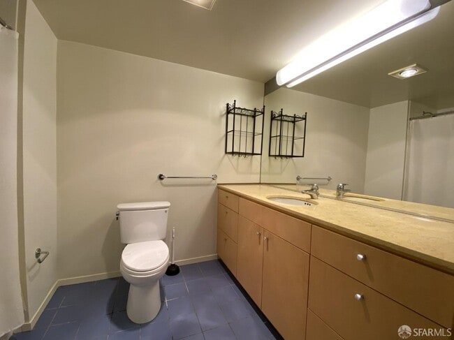 Building Photo - 77 Dow Pl