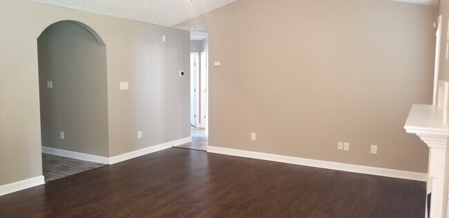 Building Photo - 3706 Pioneer Dr