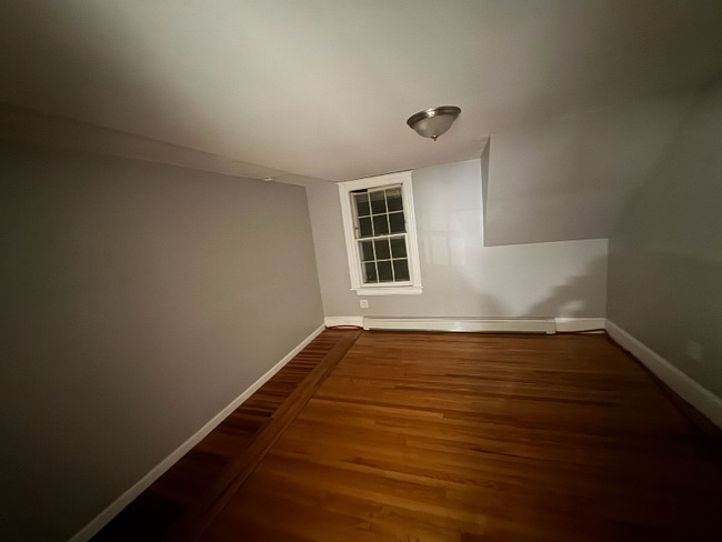 Foto del edificio - 28 Evergreen Ave