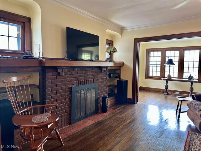 Building Photo - 1288 W 105th St