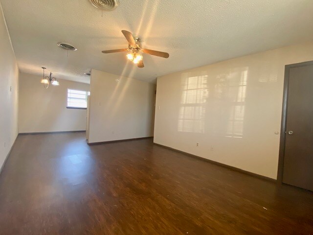 Living Room - 1021 N Wells St