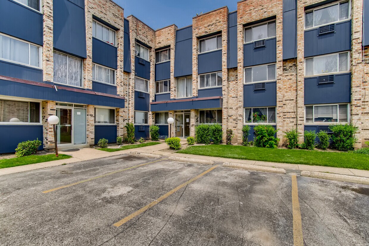 8655 1/2 W Foster Ave Unit 2B, Chicago, IL 60656 Condo for Rent in