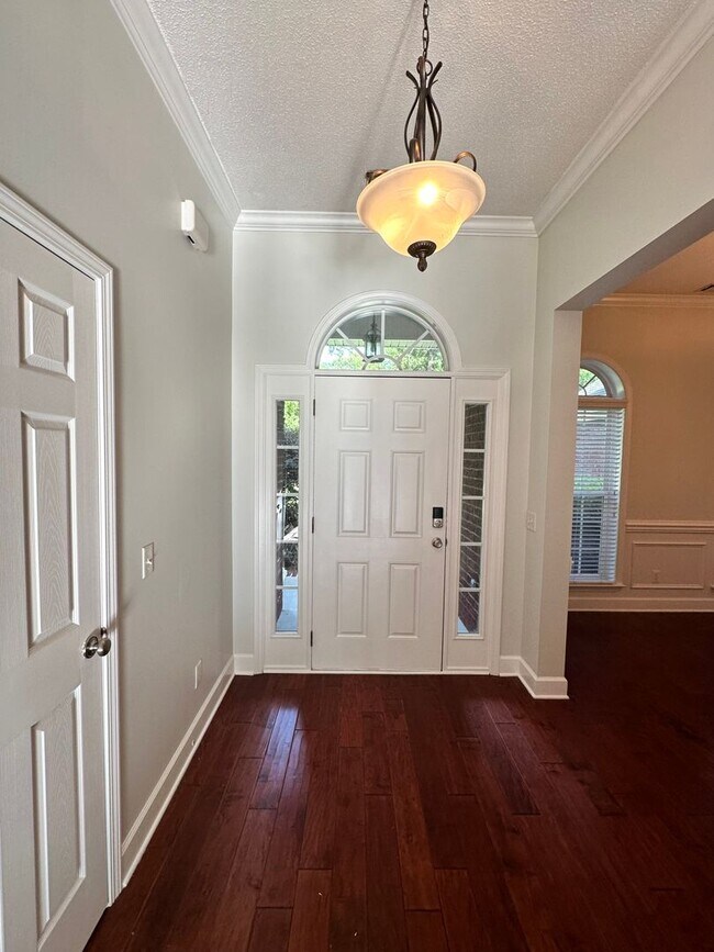 Foto del edificio - Beautiful 4 Bedroom, 3 Bath Home in Tranqu...