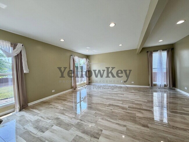 Foto del edificio - 613 Greystone Ln