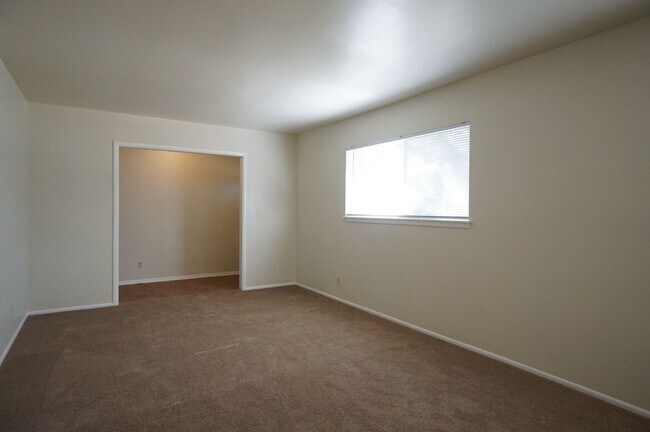 Building Photo - 4 Bedroom - North Central - Harmony Hills