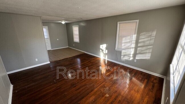 Building Photo - 321 Navy Dr
