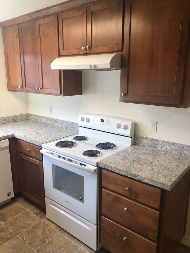 Foto del edificio - Total Remodel! Two Bedroom Duplex in North...