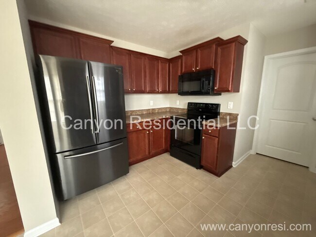 Foto del edificio - Beautifully updated 4 Bedroom Home