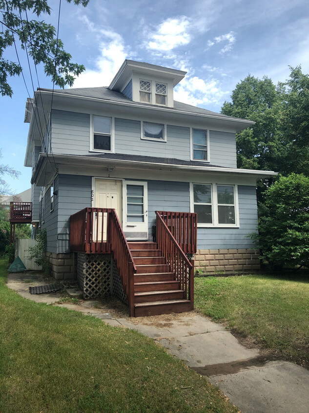 Primary Photo - 316 James St