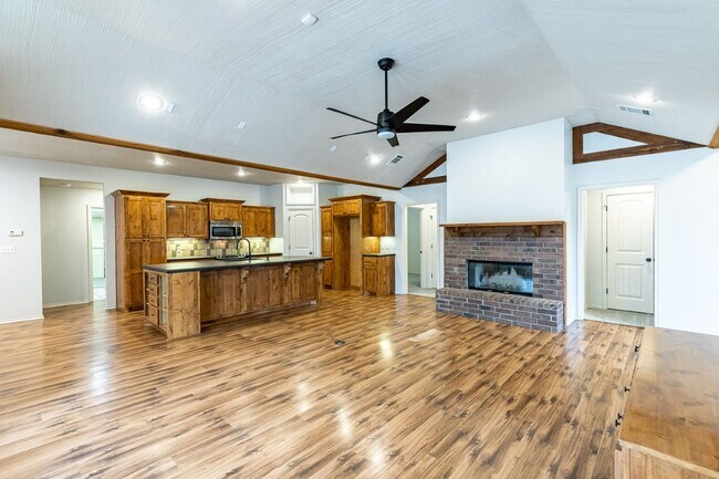 Foto del edificio - Great 3 Bedroom 2 Bath house with Office!!
