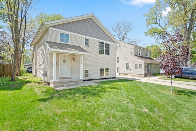 1223 Edith NE