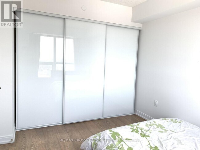 Building Photo - 275 Village Green Square