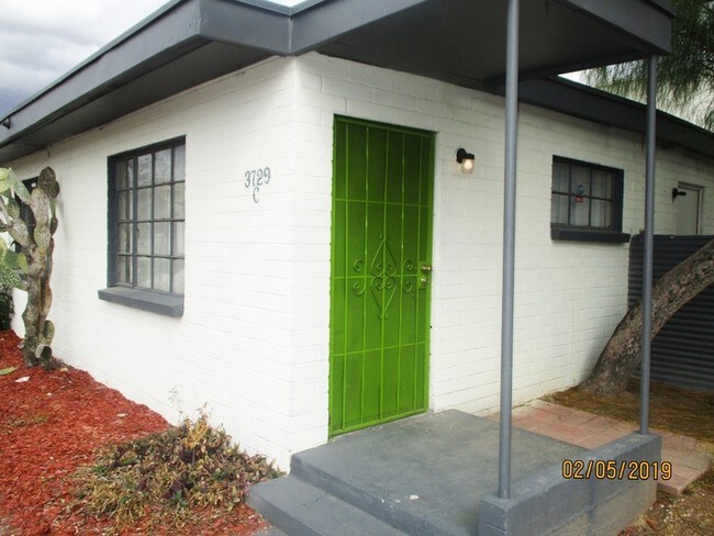 Building Photo - 3729 E. Farr Place #C