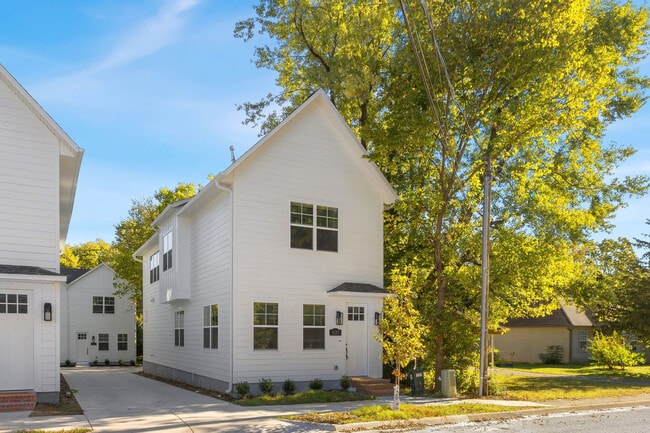 Building Photo - 1324 Van Buren Ave